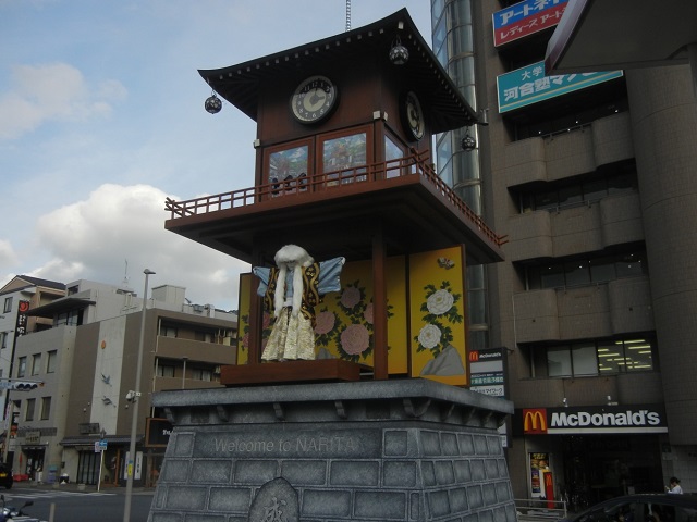 成田駅前にからくり時計