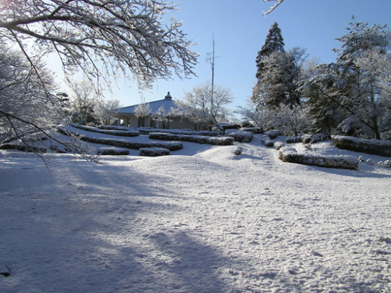 成田メモリアルパークの雪景色